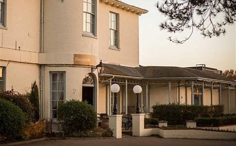 Warner Hotels Gunton Hall hotel