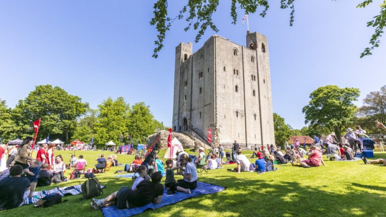 Hedingham Castle logo